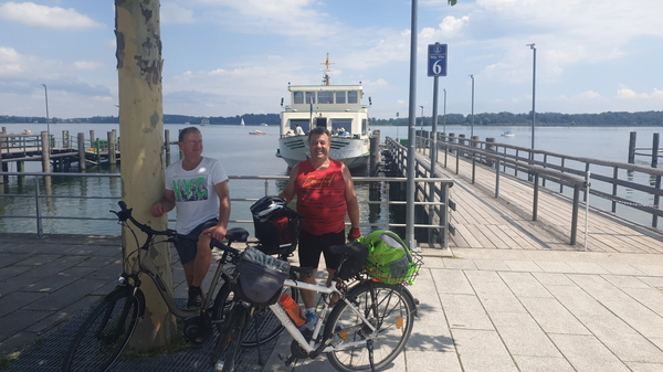 Von hier aus starten die Ausflugsschiffe zur Herreninsel Chiemsee und Frauenchiemsee (Insel)